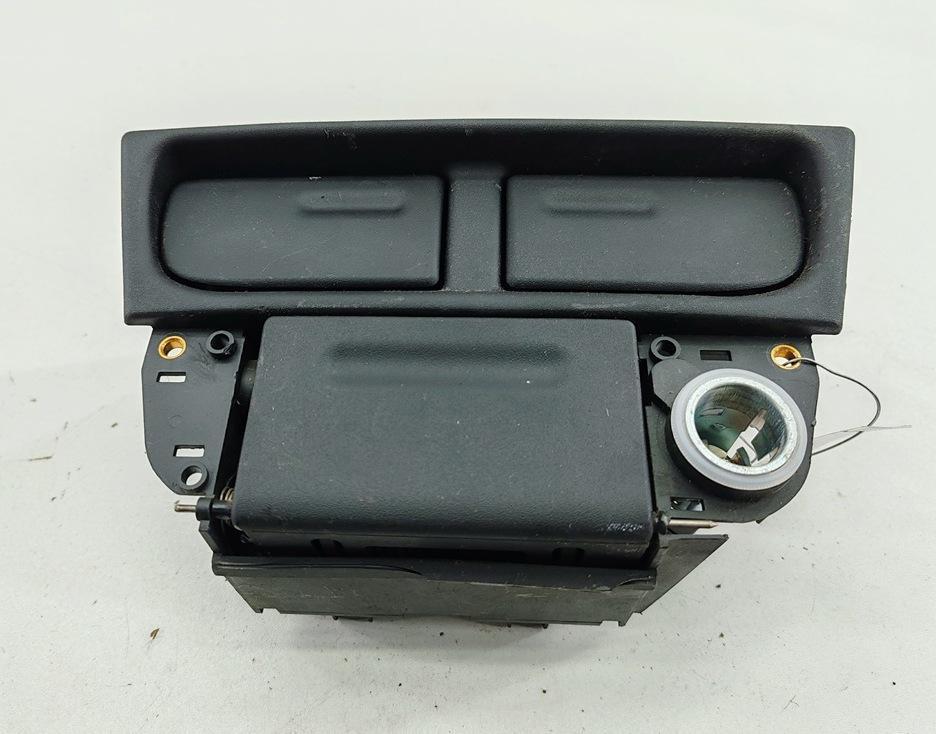 подстаканник Opel Vectra B 1995, 1.6 л., бензин, МКПП, бежевый, седан, 90568382