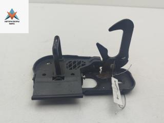 ответная часть (скоба) замка двери Volkswagen Passat B6 2006, 2.0 л., дизель, МКПП, серый, универсал, 3C0823480