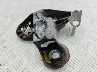 крепление стабилизатора / втулки стабилизатора Audi A4 B5 1999, 1.8 л., бензин, МКПП, зелёный, седан, 4B0199351B