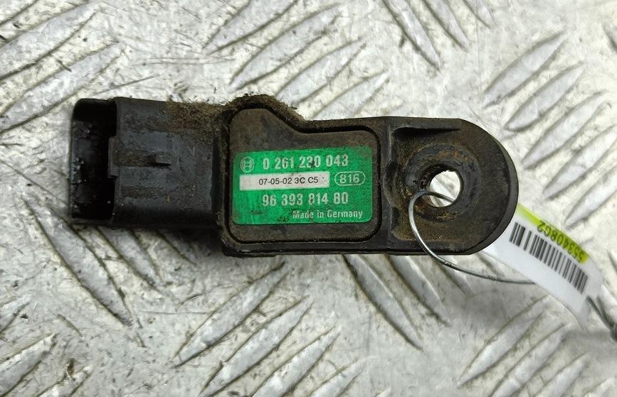 датчик абсолютного давления Citroen C4 1 поколение 2007, 1.6 л., бензин, МКПП, красный, хетчбэк 5 дв., 9639381480, 0261230043 - фото №1