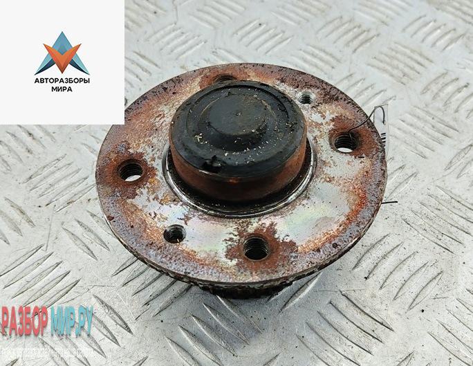 ступица задняя правая Renault Scenic 1 поколение 1998, 2.0 л., бензин, АКПП, зелёный, минивэн - фото №1