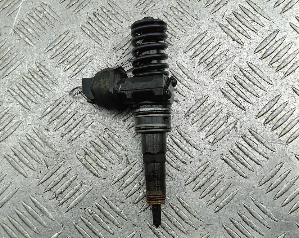форсунка Volkswagen Golf 4 поколение 2004, 1.9 л., дизель, МКПП, серый, универсал, 038130073AG, 0414720215 - фото №1