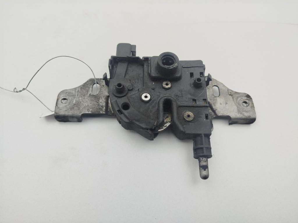 замок капота Ford Mondeo III 2004, 2.0 л., дизель, МКПП, чёрный, хетчбэк 5 дв., 1S7A16700AB