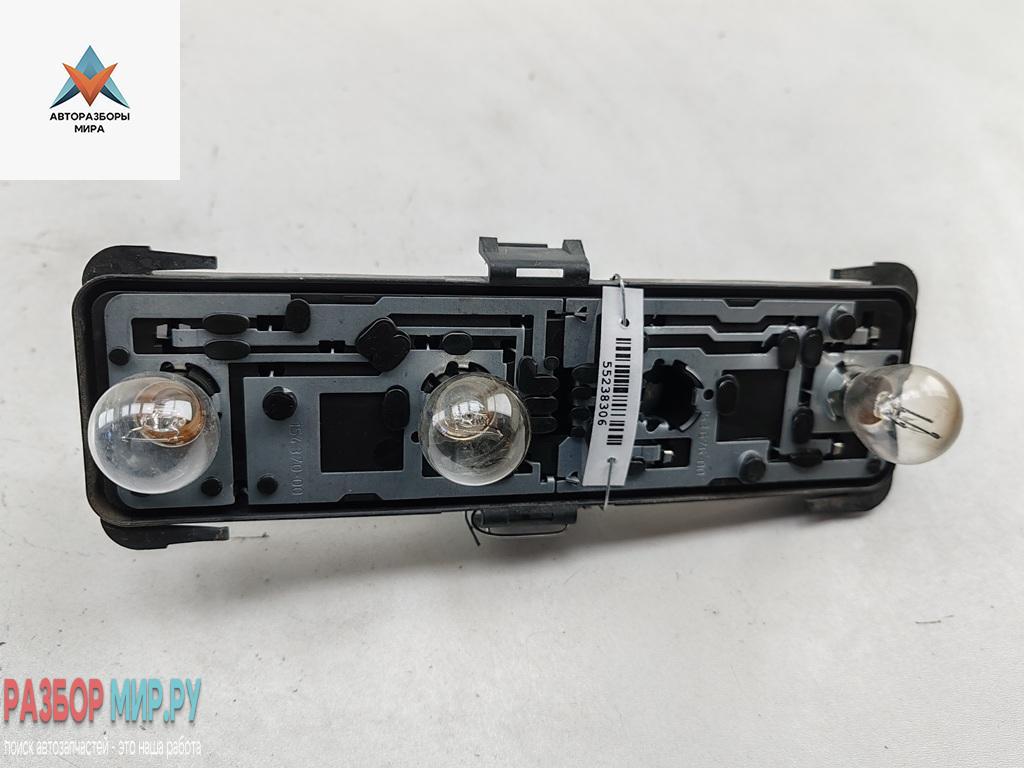 панель заднего левого фонаря Chrysler Voyager 5 поколение 2007, 2.4 л., бензин, МКПП, чёрный, минивэн, 153676-00 - фото №1