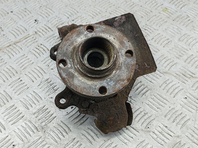 ступица передняя правая Audi 80 B4 1993, 2.0 л., бензин, МКПП, зелёный, седан