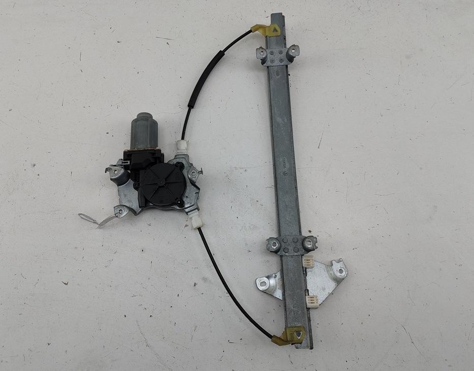 стеклоподъемник электрический передний правый Nissan Almera N16 2003, 1.5 л., бензин, МКПП, красный, хетчбэк 5 дв.