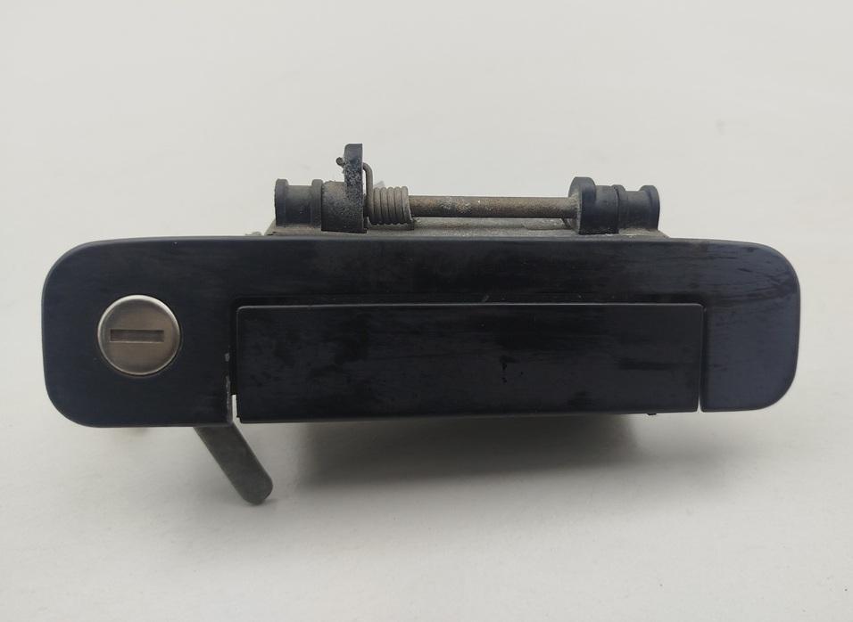ручка наружная передняя правая Audi 80 8A/B3 1989, 1.8 л., бензин, МКПП, серый, седан, 893837206 - фото №1