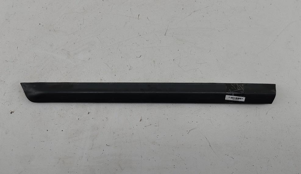 молдинг двери задней правой Audi A6 4B/C5 2000, 2.5 л., дизель, МКПП, серый, универсал - фото №1