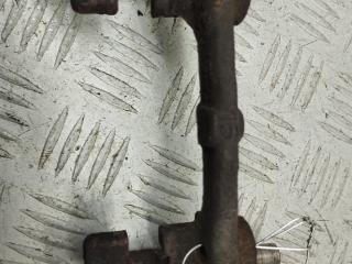 скоба суппорта Ford Focus 2 поколение 2006, 1.6 л., i, бензин, МКПП, красный, хетчбэк 5 дв.