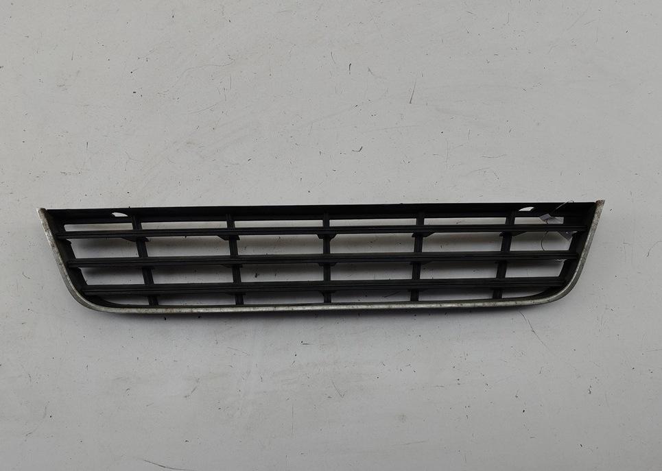 заглушка (решетка) в бампер Volkswagen Passat B6 2006, 2.0 л., дизель, МКПП, серый, универсал, 3C0853677