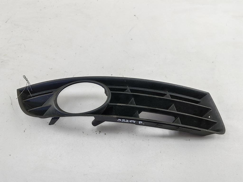 рамка фары противотуманной правой Volkswagen Passat B6 2006, 2.0 л., дизель, МКПП, серый, универсал, 3C0853666A