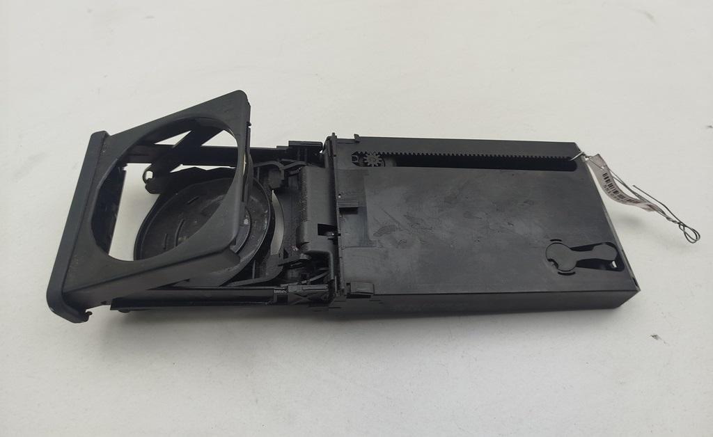 подстаканник Audi A4 B6 2004, 2.0 л., бензин, МКПП, чёрный, универсал, 8E1862534