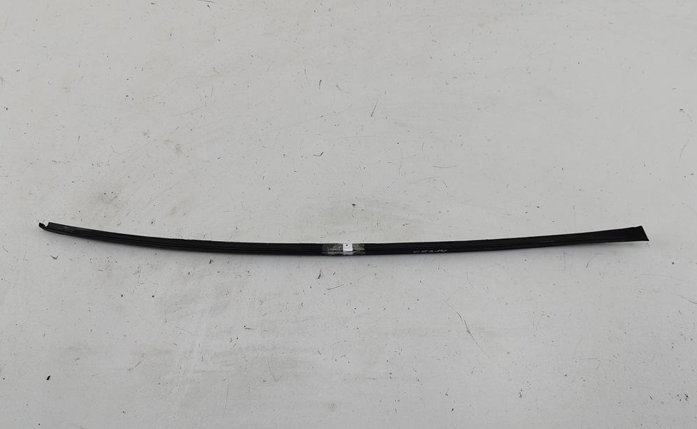 молдинг лобового стекла Volkswagen Passat B6 2006, 2.0 л., дизель, МКПП, серый, универсал, 3C0854328A