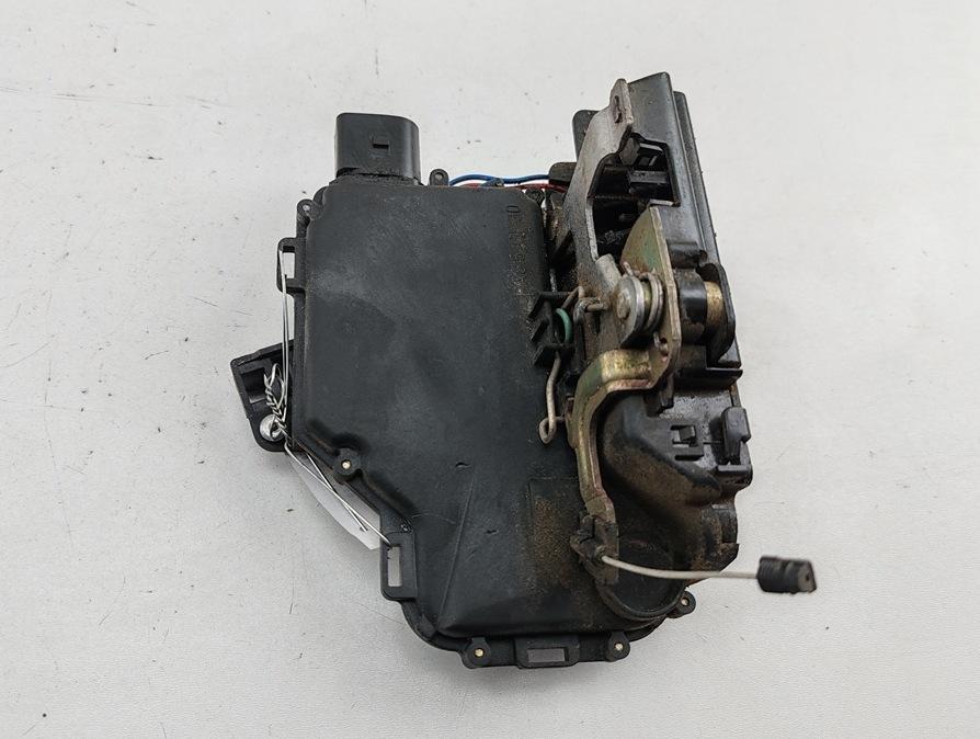 замок двери передней правой Volkswagen Passat B5+ (GP) 2001, 1.9 л., дизель, МКПП, синий, универсал, 3B1837016