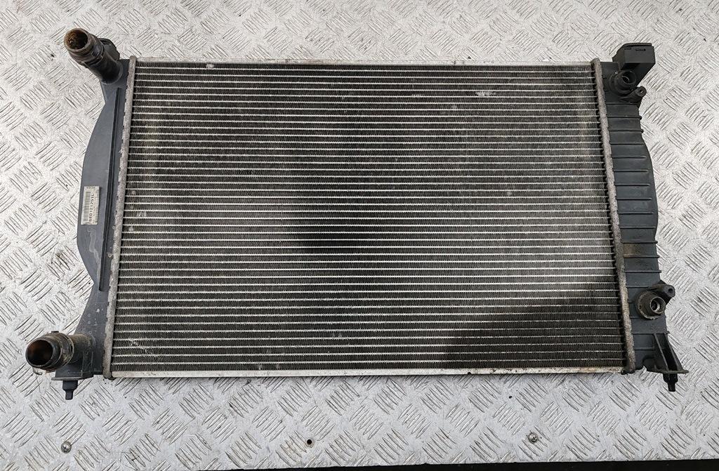 радиатор охлаждения Audi A4 B7 2007, 2.0 л., дизель, МКПП, чёрный, универсал