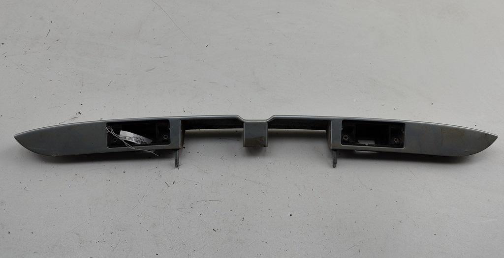 накладка подсветки номера Audi A4 B5 1998, 1.6 л., бензин, МКПП, серый, универсал, 8D9827574
