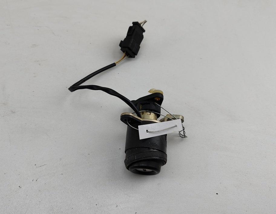 кнопка открытия багажника Audi 80 B4 1994, 1.6 л., бензин, МКПП, синий, универсал