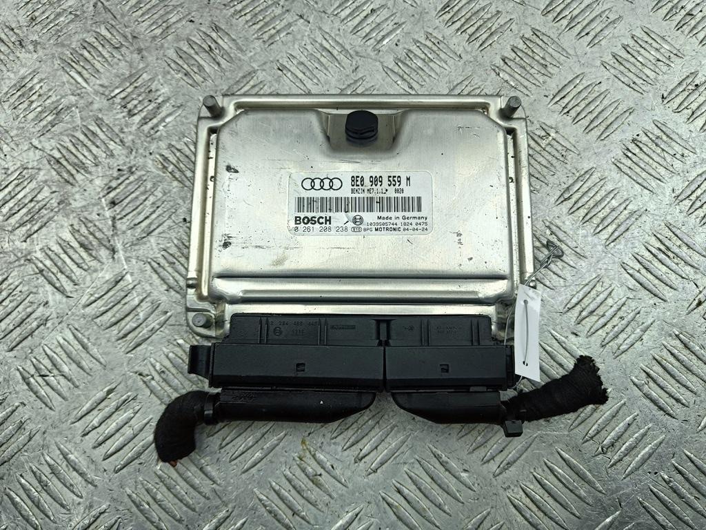 ЭБУ Audi A4 B6 2004, 3.0 л., бензин, АКПП, чёрный, универсал, 0261208238, 8E0909559M - фото №1