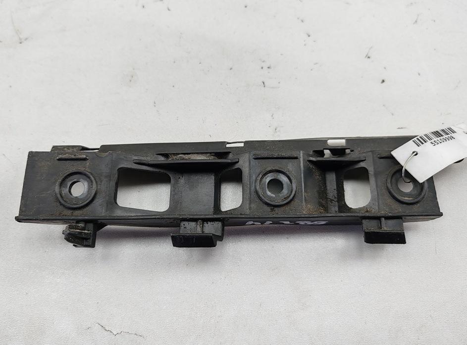 кронштейн переднего бампера Volkswagen Passat B6 2006, 2.0 л., дизель, МКПП, серый, универсал, 3C0807184