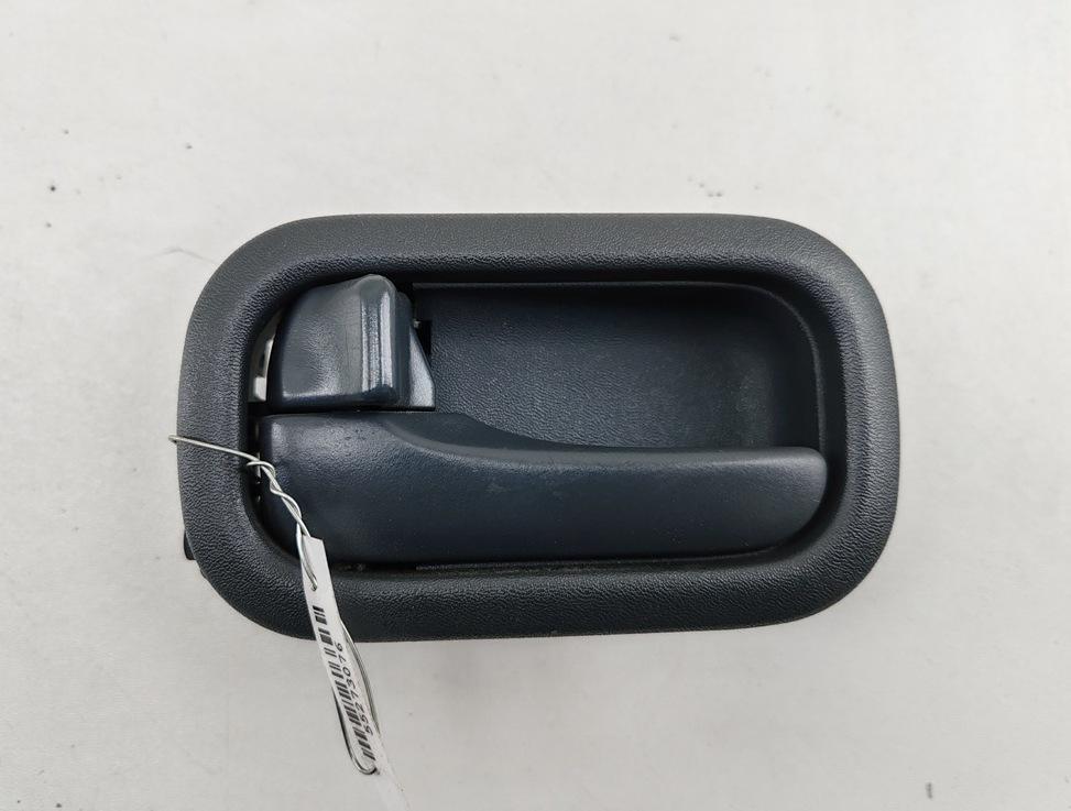 ручка внутренняя передняя левая Nissan Almera N16 2003, 1.5 л., бензин, МКПП, красный, хетчбэк 5 дв.