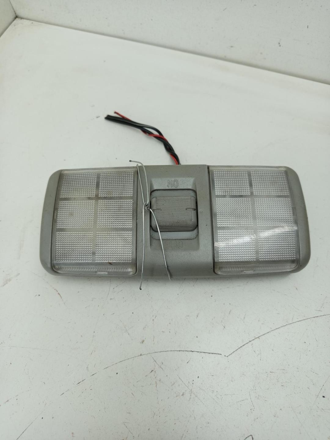 фонарь салона (плафон) Mitsubishi Carisma 1 поколение 1998, 1.8 л., бензин, АКПП, зелёный, седан, MB947237 - фото №1