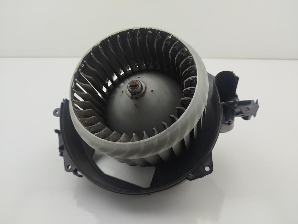 моторчик печки Audi A6 C6 2006, 2.7 л., дизель, МКПП, чёрный, универсал, 4F0820021A