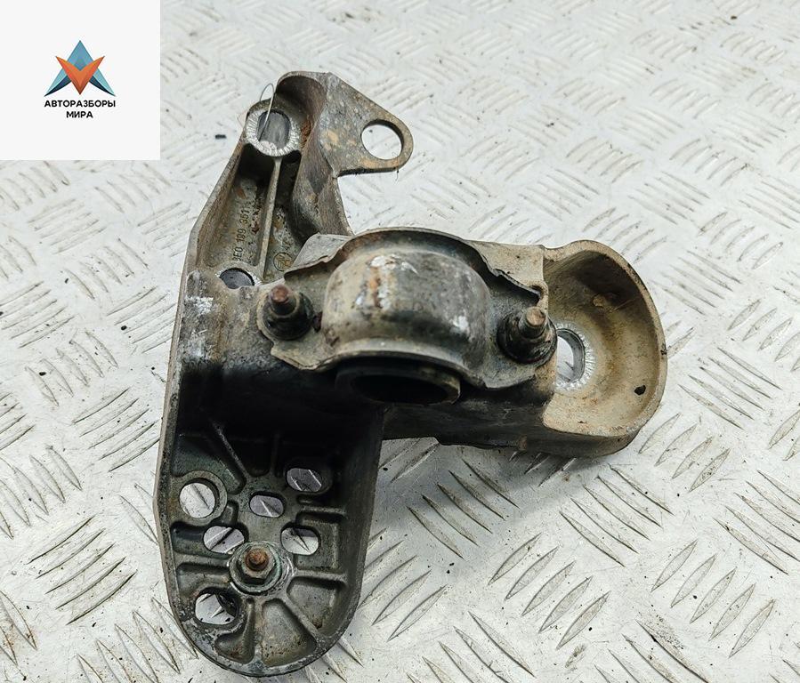 кронштейн (крепление) Audi A4 B7 2007, 2.0 л., дизель, МКПП, чёрный, универсал, 8E0199351M - фото №1