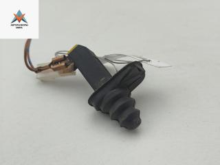 выключатель концевой (концевик) Audi 80 8A/B3 1989, 1.8 л., бензин, МКПП, серый, седан, 893947561A