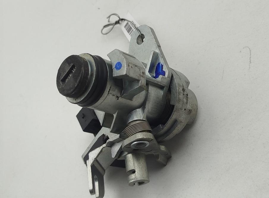 Личинка замка багажника Audi A6 4F/C6 2004, 2.0 л., дизель, МКПП, чёрный, седан, 8E0827573C - фото №1