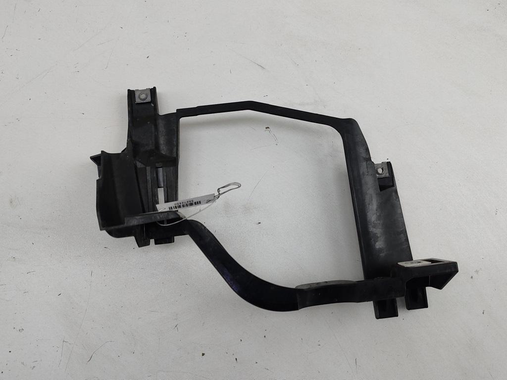 крепление фары левой BMW 5 E60/E61 2005, 2.5 л., бензин, АКПП, чёрный, седан