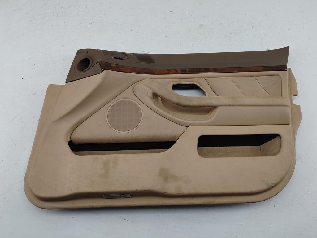 обшивка двери передняя правая BMW 5 E39 2000, 3.0 л., дизель, АКПП, синий, универсал, 8212806
