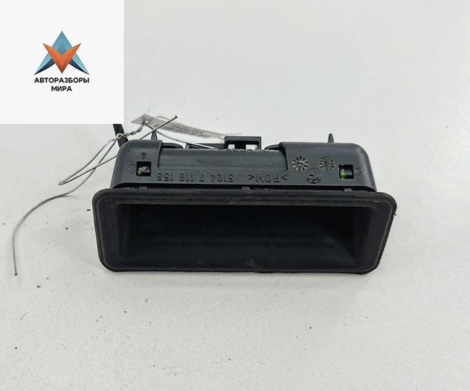 кнопка открытия багажника BMW 5 серия E60/E61 2005, 2.5 л., бензин, АКПП, чёрный, седан, 7118158 - фото №1