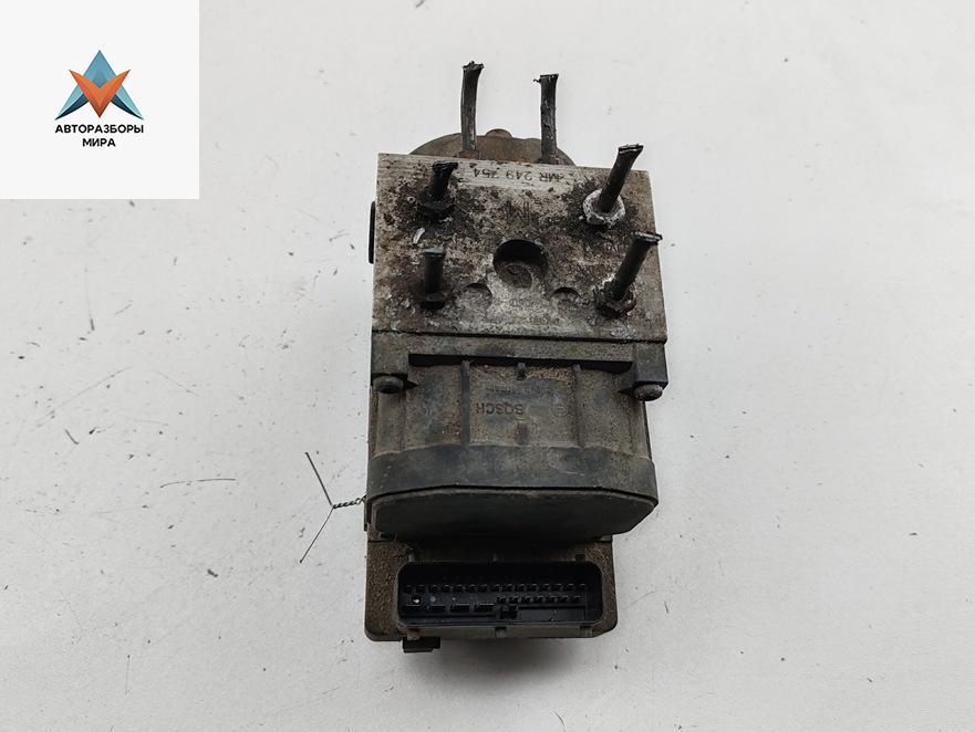 блок ABS Mitsubishi Carisma 1 поколение 1998, 1.8 л., бензин, АКПП, зелёный, седан, 0273004225 - фото №1