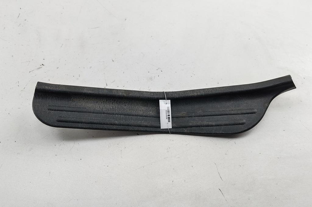 Накладка на порог внутренняя (салона) Mitsubishi Carisma 1 поколение 1998, 1.8 л., бензин, АКПП, зелёный, седан, MB947233 - фото №1