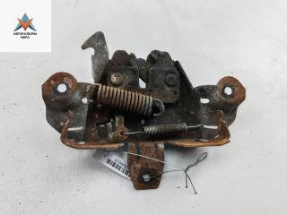 замок капота Mitsubishi Carisma 1 поколение 1998, 1.8 л., бензин, АКПП, зелёный, седан