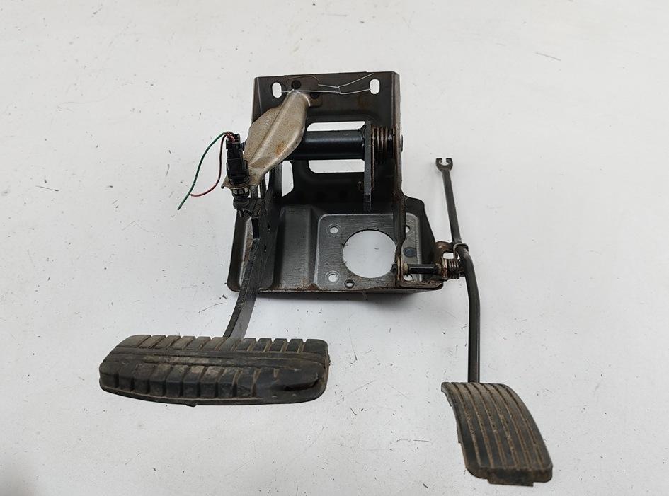 узел педальный (блок педалей) Mitsubishi Carisma 1 поколение 1998, 1.8 л., бензин, АКПП, зелёный, седан - фото №1