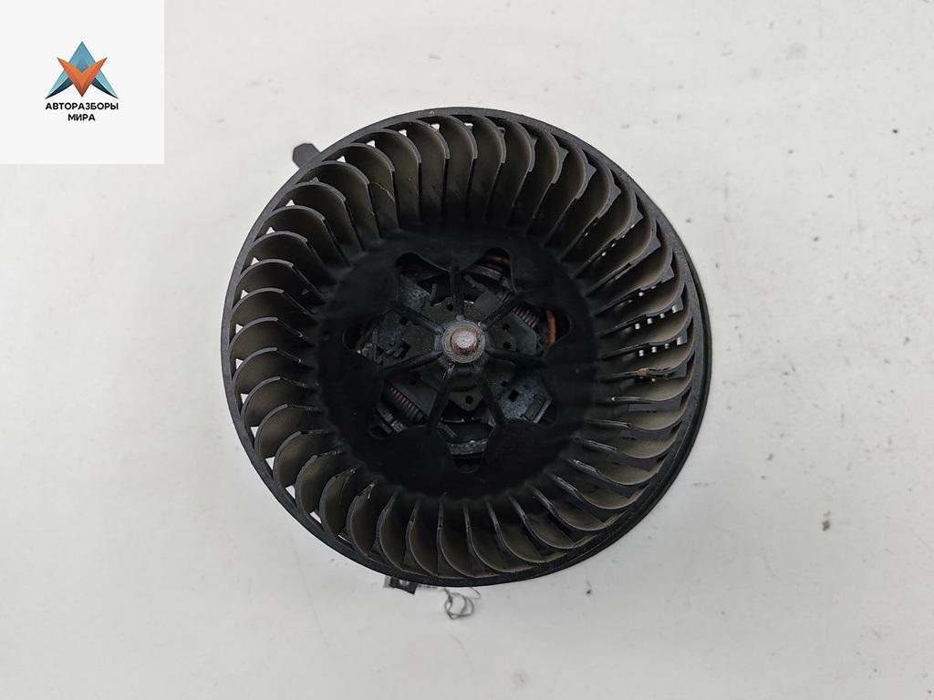 моторчик печки BMW 3 серия E90/E91/E92/E93 2006, 2.0 л., бензин, МКПП, серый, универсал, 9227670 - фото №1