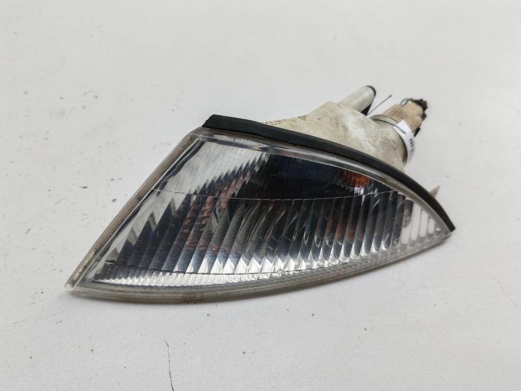 Поворотник (указатель поворота) левый Mitsubishi Carisma 1998, 1.8 л., бензин, АКПП, зелёный, седан, MB952157