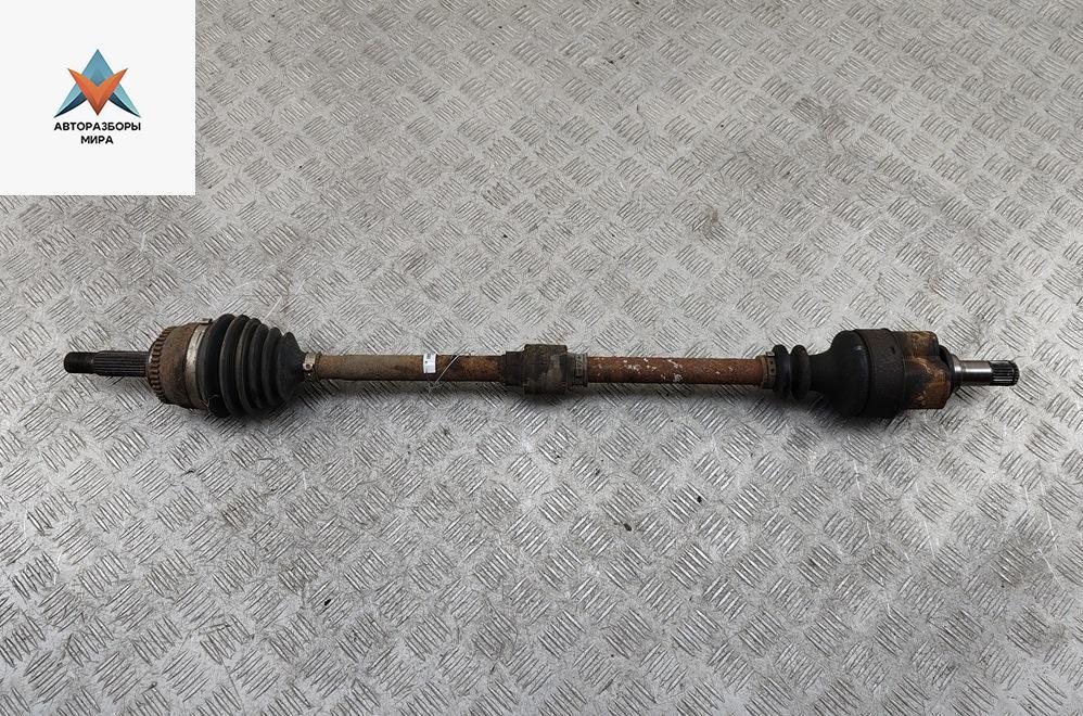 полуось передняя правая (приводной вал, ШРУС) Mitsubishi Carisma 1 поколение 1998, 1.8 л., бензин, АКПП, зелёный, седан - фото №1