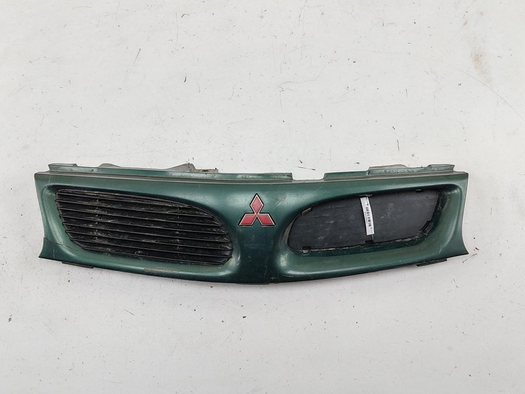 решетка радиатора Mitsubishi Carisma 1998, зелёный, седан, MB944763