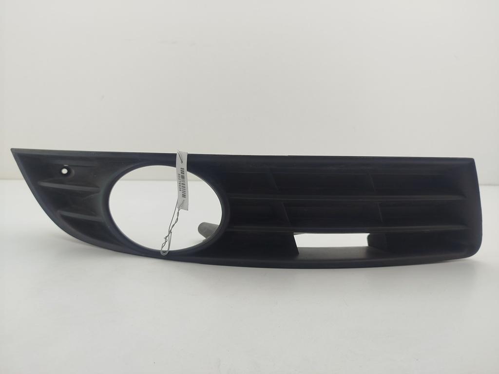 заглушка (решетка) в бампер Volkswagen Passat B6 2007, 2.0 л., дизель, АКПП, чёрный, универсал, 3C0853666A
