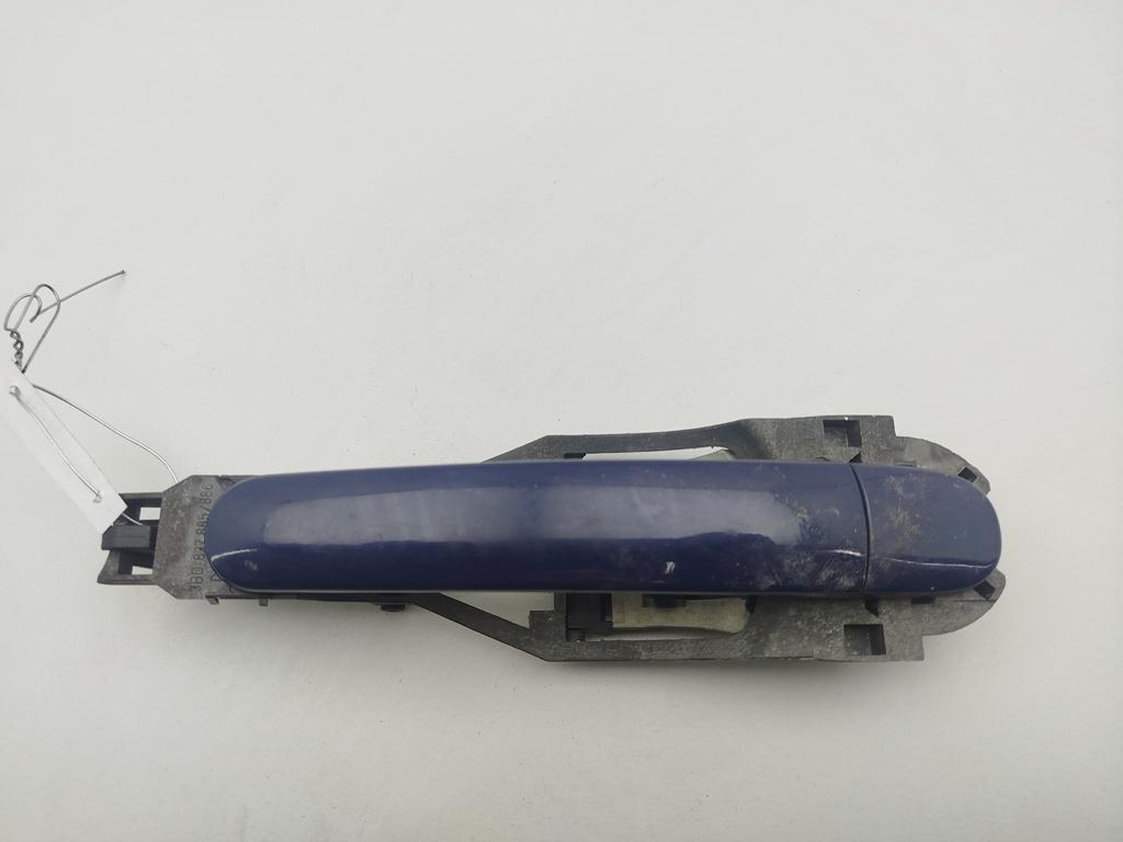 ручка наружная задняя правая Volkswagen Passat B5 1999, 1.6 л., бензин, МКПП, синий, универсал, 3B0837885 - фото №1