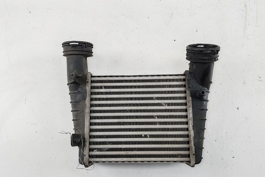 радиатор интеркулера Volkswagen Passat B5+ (GP) 2004, 1.9 л., дизель, АКПП, серый, универсал, 3B0145805D