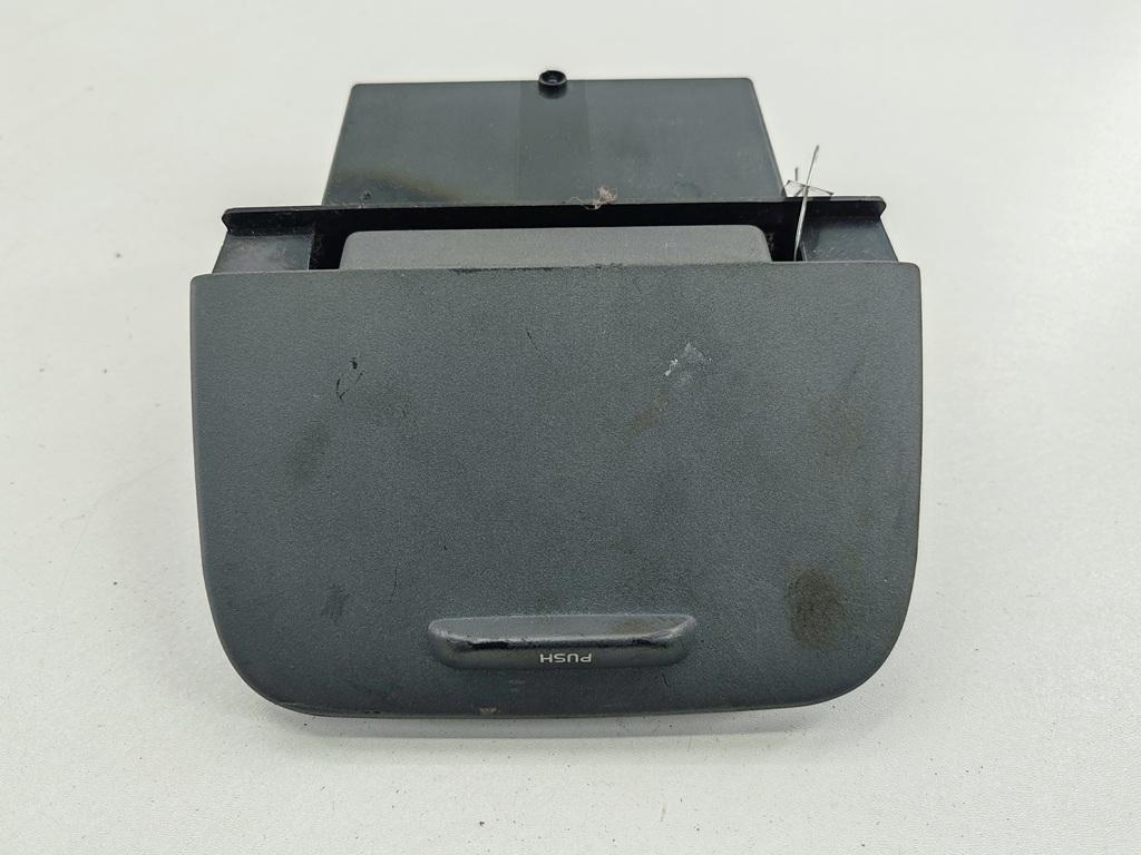 пепельница Volvo S70 / V70 1998, 2.5 л., дизель, МКПП, синий, универсал, 9158408
