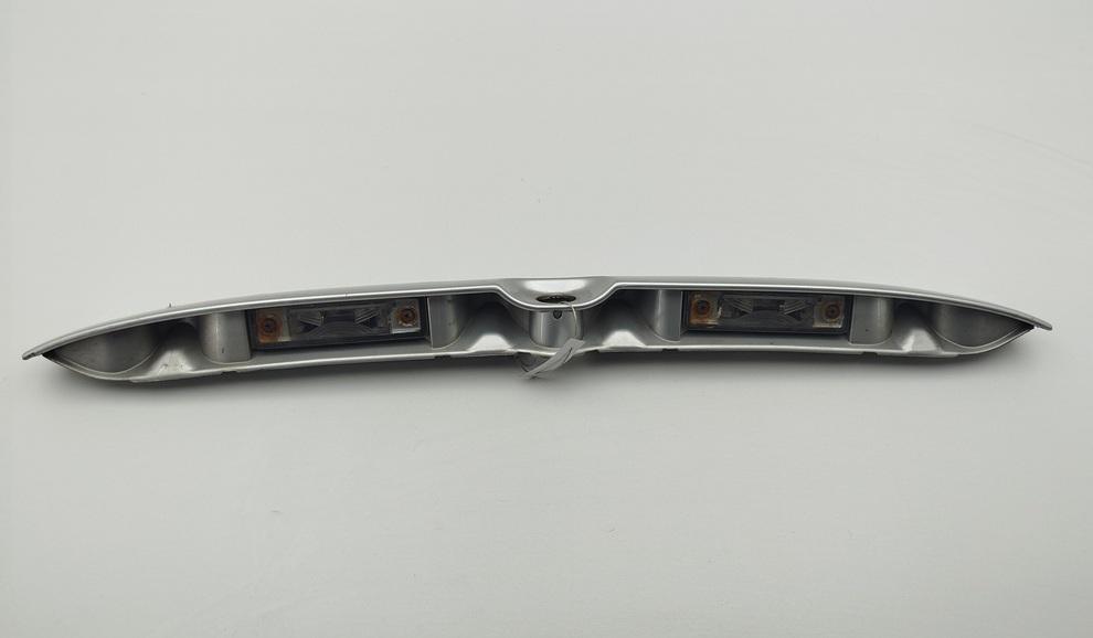 накладка подсветки номера Opel Omega B 2002, 2.2 л., дизель, МКПП, серый, универсал, 90379079