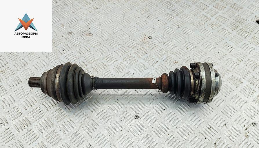 полуось передняя левая (приводной вал, ШРУС) Volkswagen Passat B6 2006, 2.0 л., дизель, МКПП, серый, универсал - фото №1
