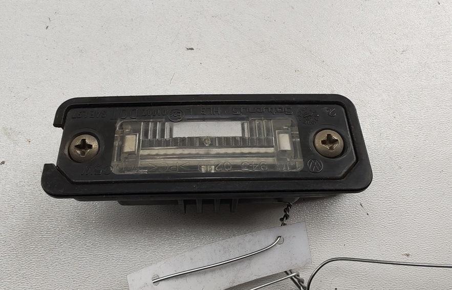 подсветка номера Volkswagen Phaeton 1 поколение 2005, 3.0 л., дизель, АКПП, серый, седан, 1J6943021B - фото №1