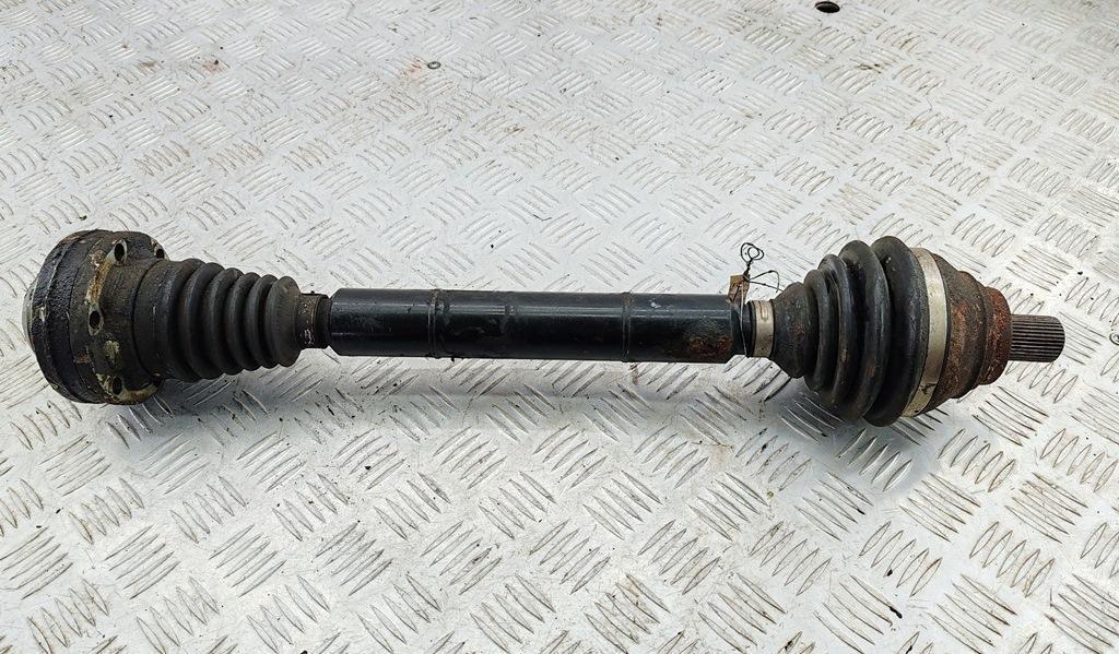 полуось передняя правая (приводной вал, ШРУС) Volkswagen Passat B6 2006, 2.0 л., дизель, МКПП, серый, универсал