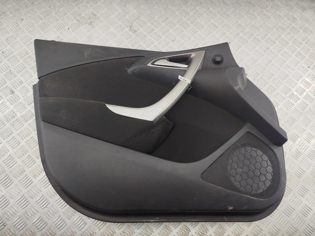 обшивка двери передняя левая Opel Astra J 2011, 1.4 л., бензин, МКПП, белый, универсал, 1555981