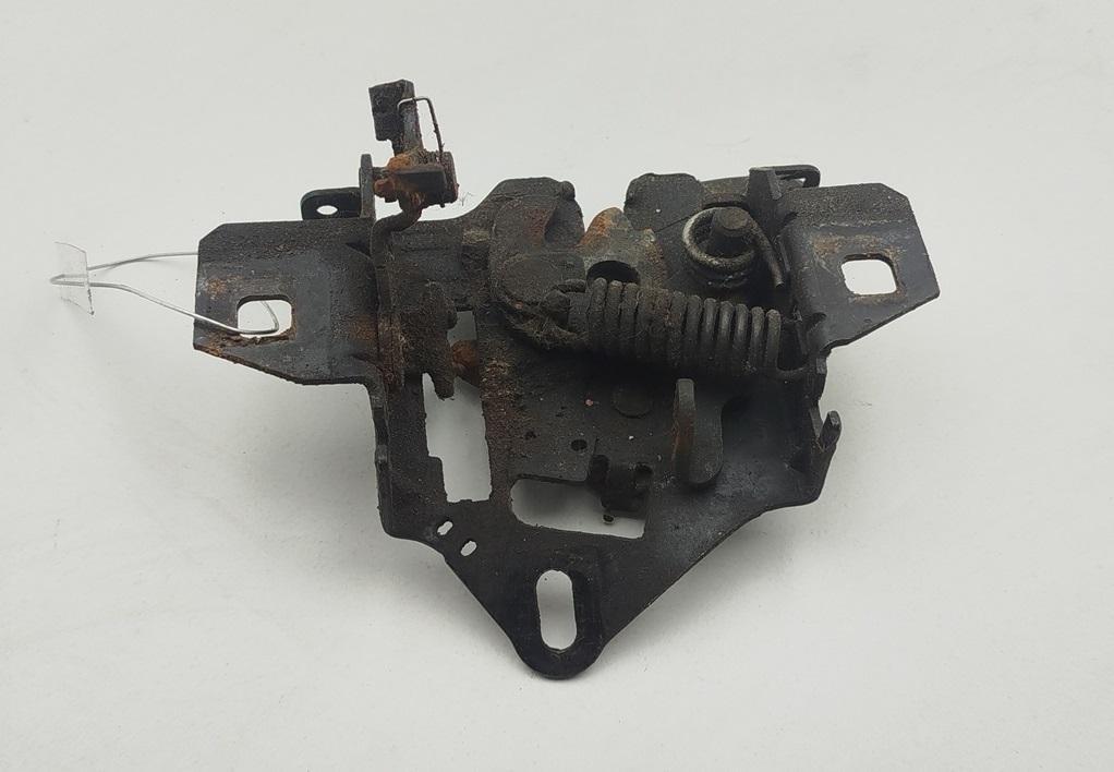 замок капота Volkswagen Passat B5 1997, 1.8 л., бензин, МКПП, красный, универсал